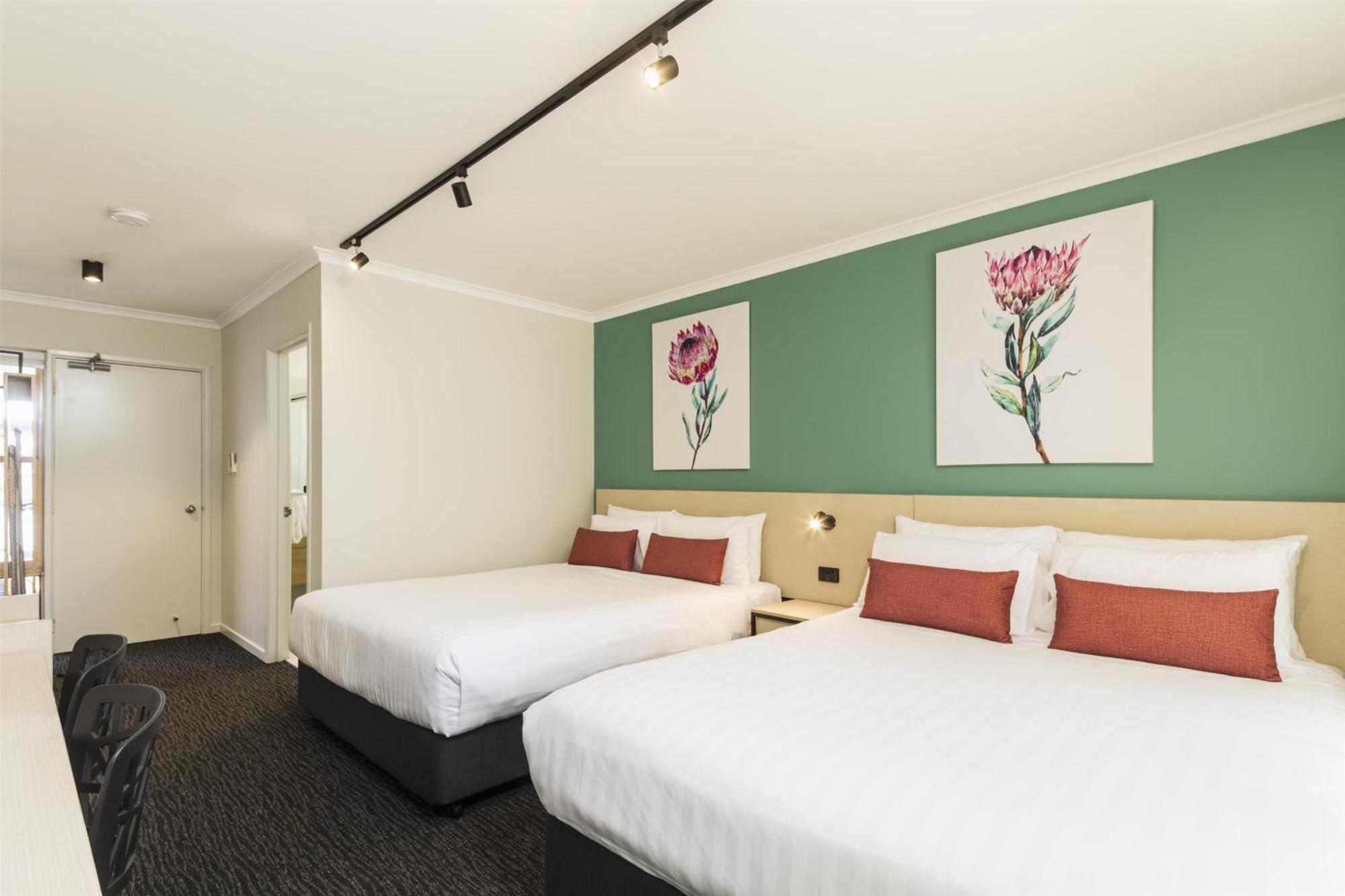 Nightcap At Balaclava Hotel Cairns Exterior foto